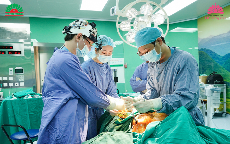 nâng ngực chảy xệ